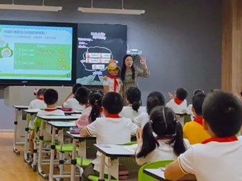 专家引领明方向　潜心教研促成长——西渚实小英语组专家教研活动